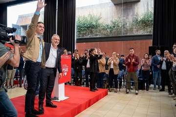 Los socialistas de Telde arropan a un Pedro Sánchez convencido del triunfo de su partido en las Islas/Acfi Press y TA.